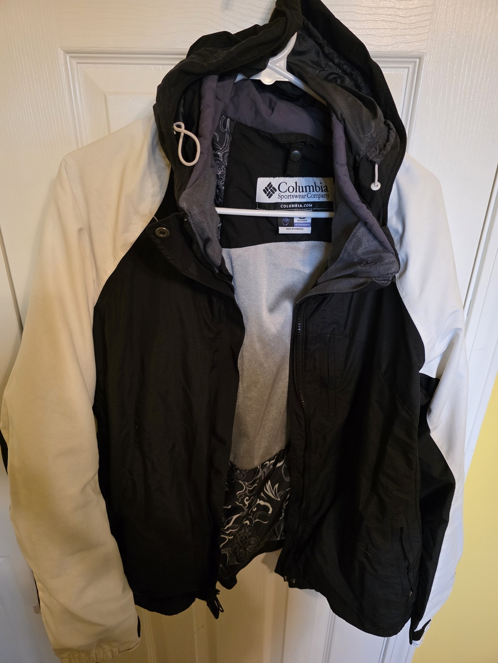 Columbia Black and White Hooded Ski Jacket